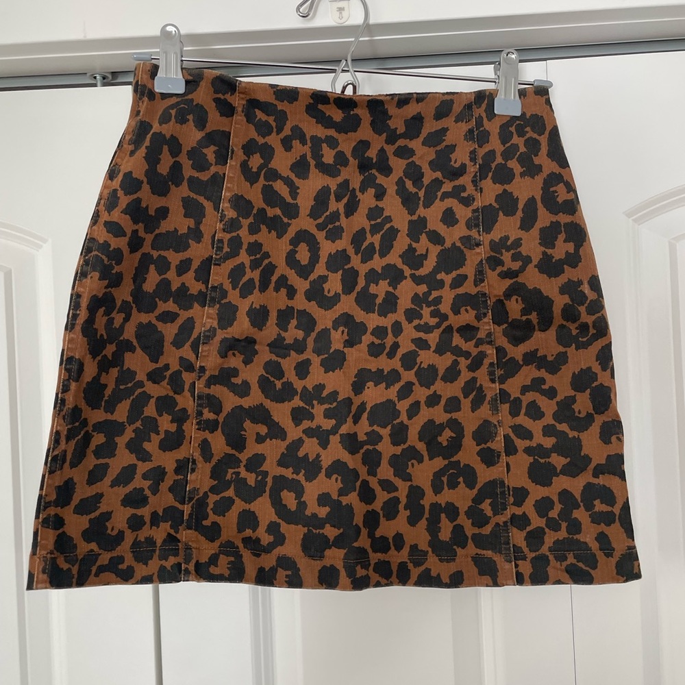 Cheetah print slimming mini skirt. Size Small